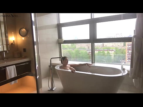 ❤️ Керемет сәби Жуынатын бөлмеде оның кискасын құмарта тартып жатыр Порно бойынша бізде ❌❤