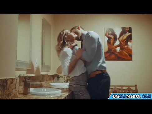 ❤️ Бүкіл аққұба сізді қоғамдық дәретханада азғырғанда Порно бойынша бізде ❌❤